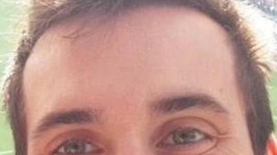 Si schianta contro un albero, muore a 22 anni