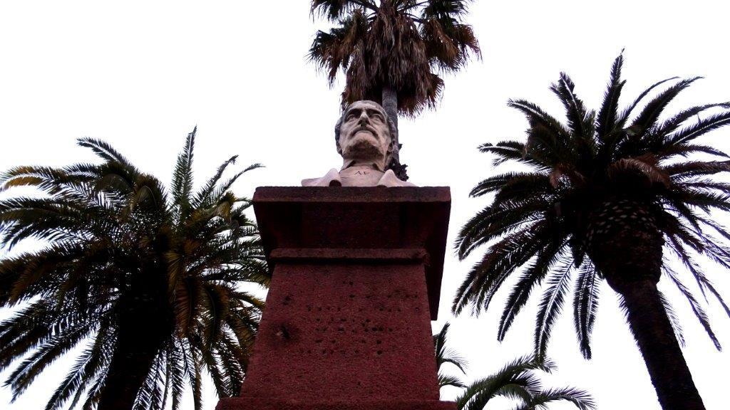 Il busto di Mazzini nell'emiciclo Garibaldi a Sassari (foto Ivan Nuvoli)