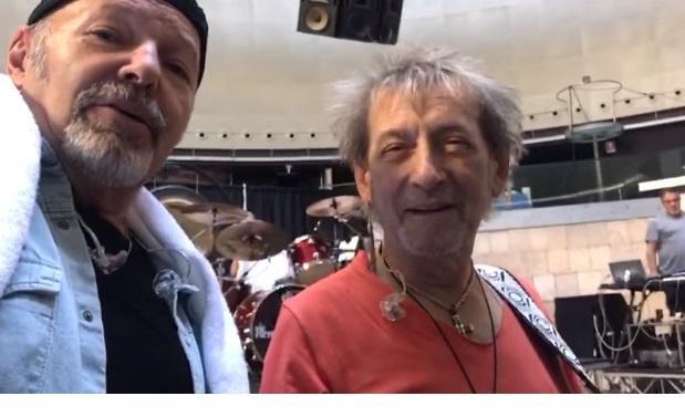 Musica: il 'Gallo' salta la prima parte del tour. Vasco chiama Torresani