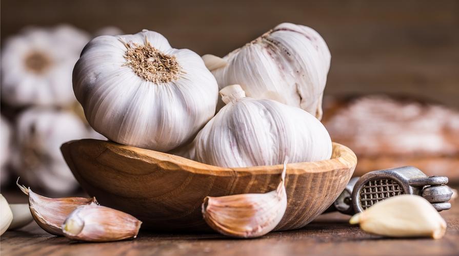 Uno spicchio tira l’altro dall’aglione all’agliata 