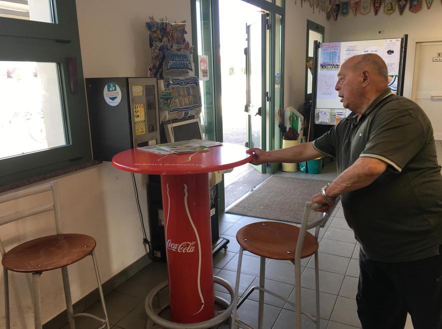 Ladro incappucciato ruba soldi agli impianti sportivi