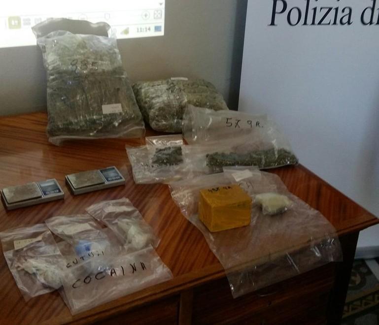 Spaccio settimanale di tre chili di droga 