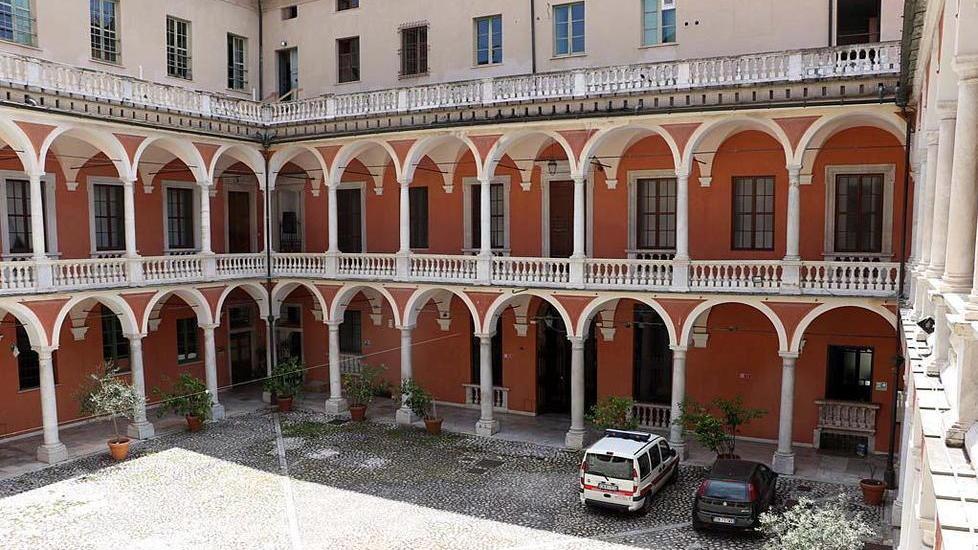 Provincia: più soldi per il personale che per rifare le strade