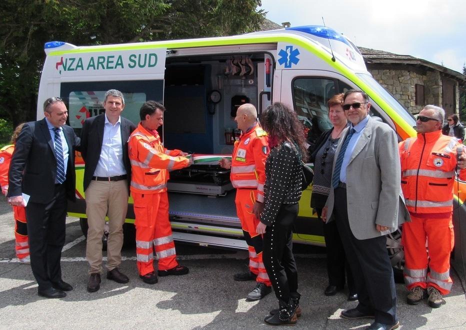 Un’ambulanza nuova per tre associazioni