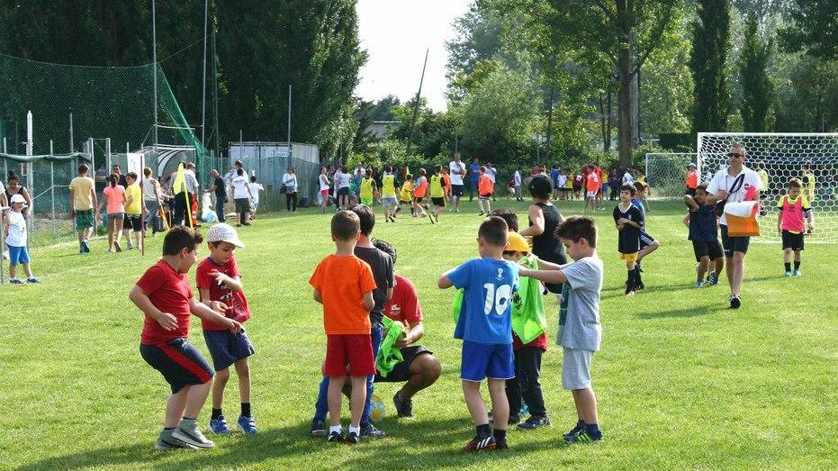 Imparare giocando, più di trecento bambini in campo