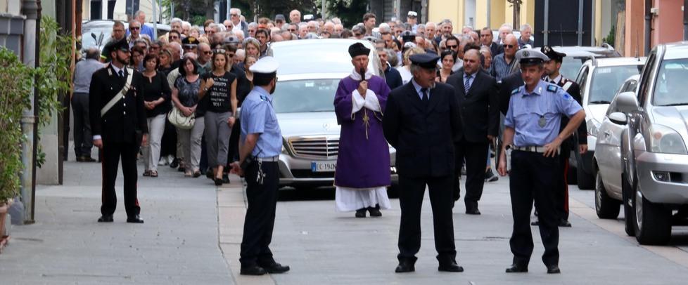 Folla commossa per l’addio all’ex comandante Bertarelli