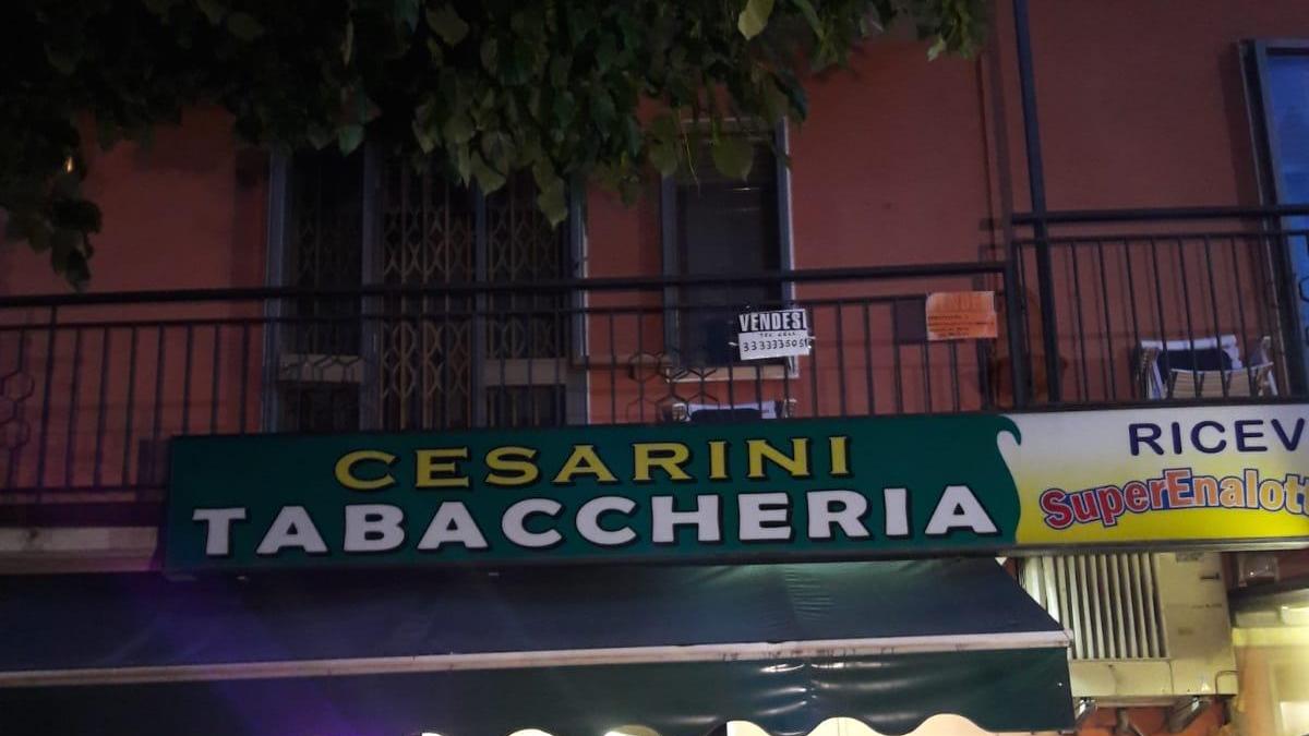 L'esterno della Tabaccheria Cesarini a Bagnolo