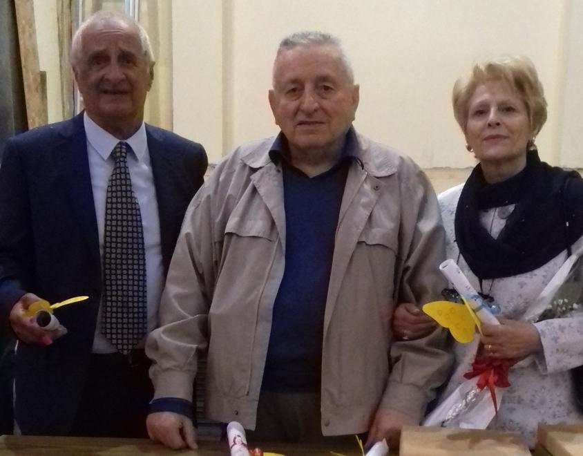 I bimbi omaggiano i nonni a teatro 