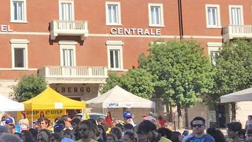 “Plogging” per 300 Nei sacchi cartoni, plastica e mozziconi