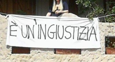 Ha 2 anni, affidata al padre il paese sta con la madre 