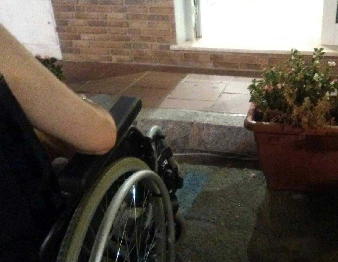 Donna disabile senza carrozzina da un anno