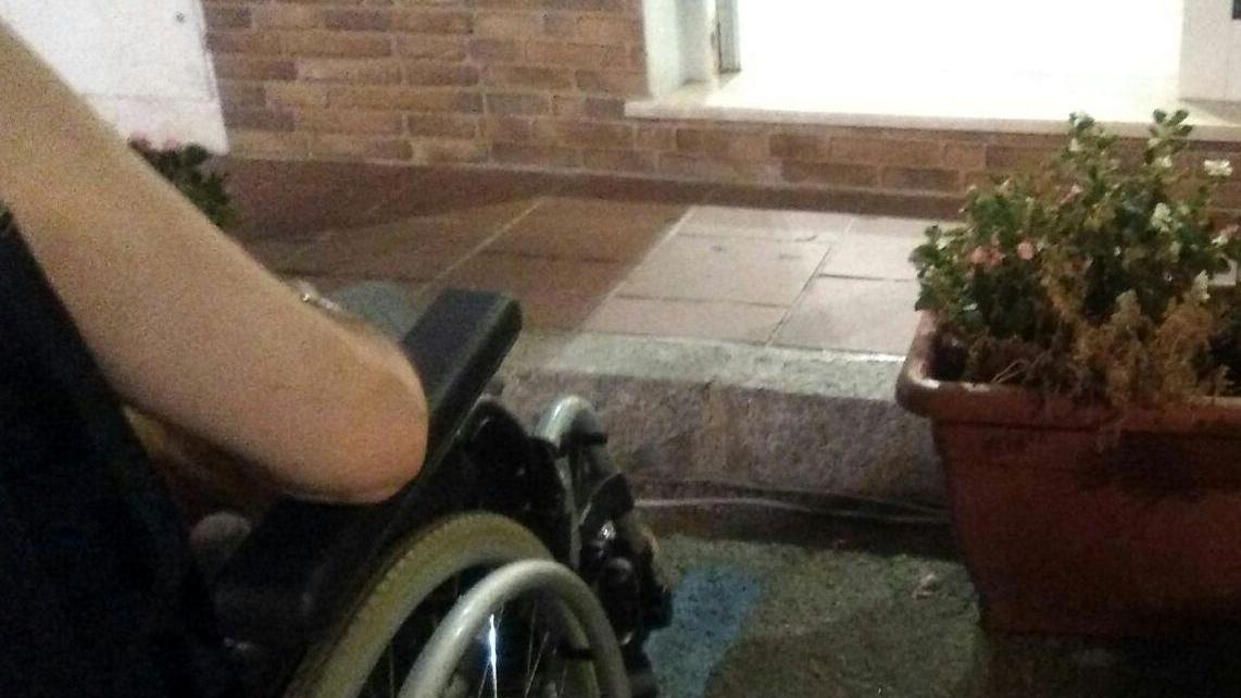 Donna disabile senza carrozzina da un anno