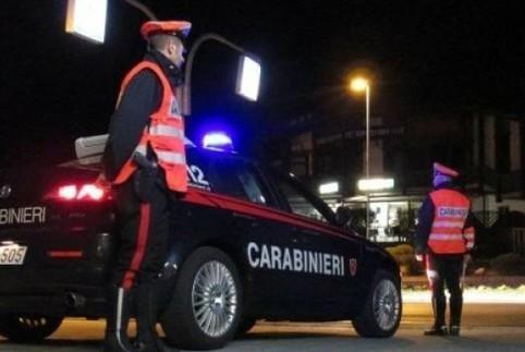 Campogalliano. Sbarrano la strada con un furgone, vigilante si schianta 