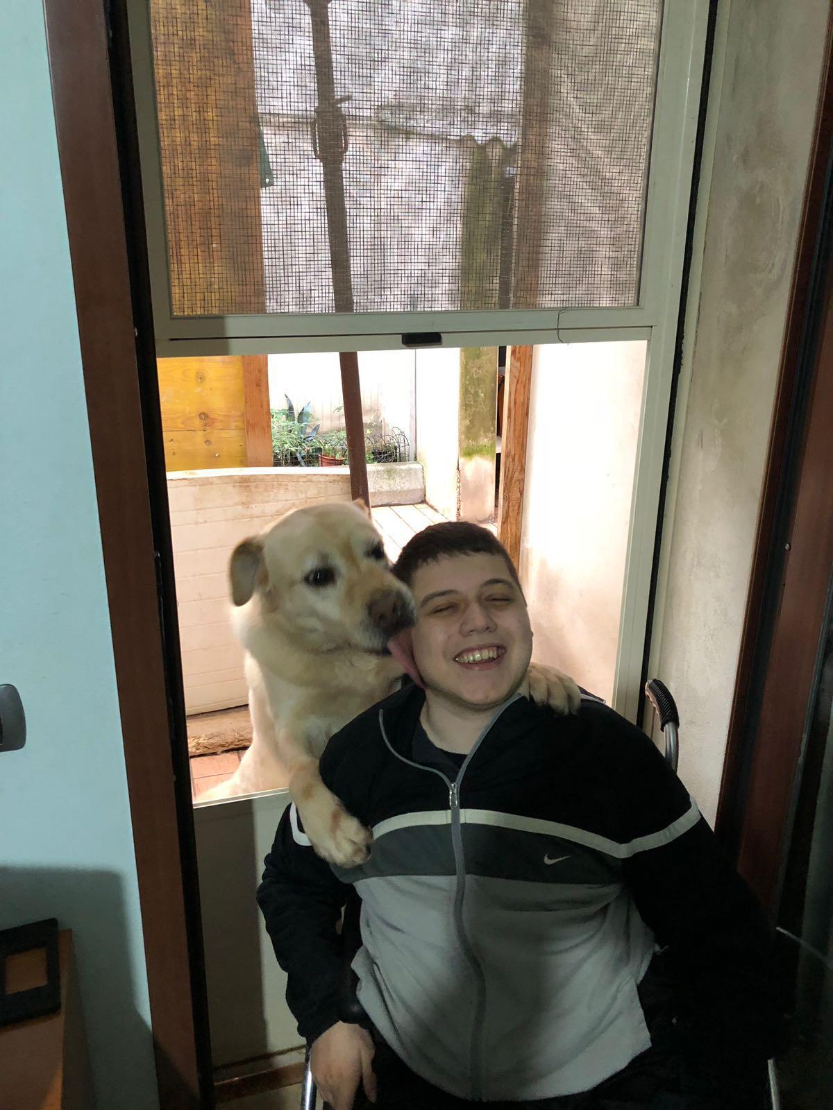 Mattia Lai e il suo labrador Balù