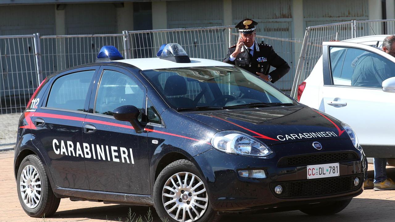 Chiede i soldi ad alcuni commercianti. Arrestato per estorsione