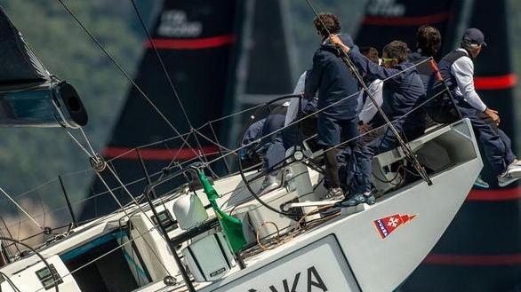 SuperNikka vince a Capri: Lacorte porta a casa il Maxi Yacht Trophy