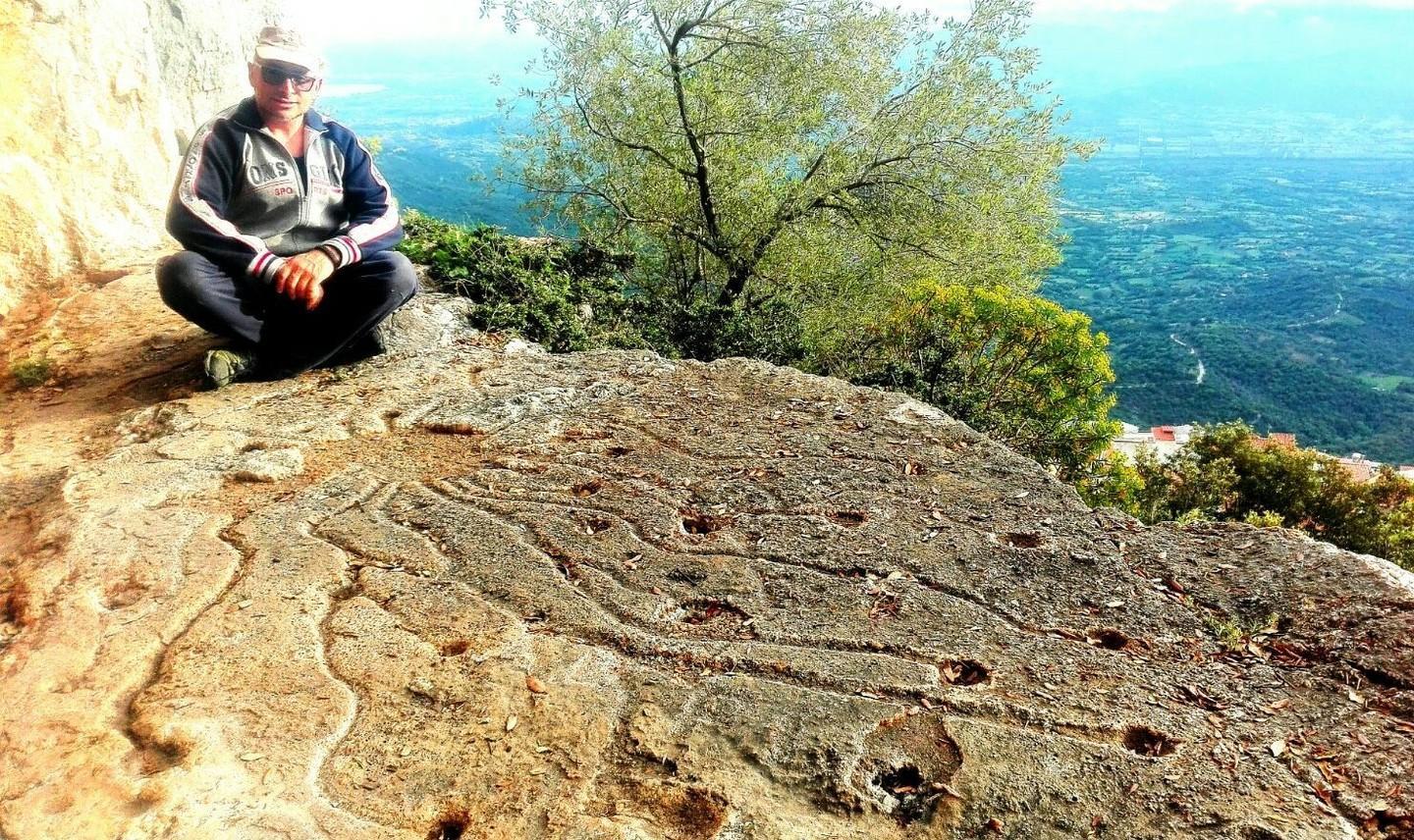 Il fascino dell’incisione rupestre «Mappa nuragica del territorio»