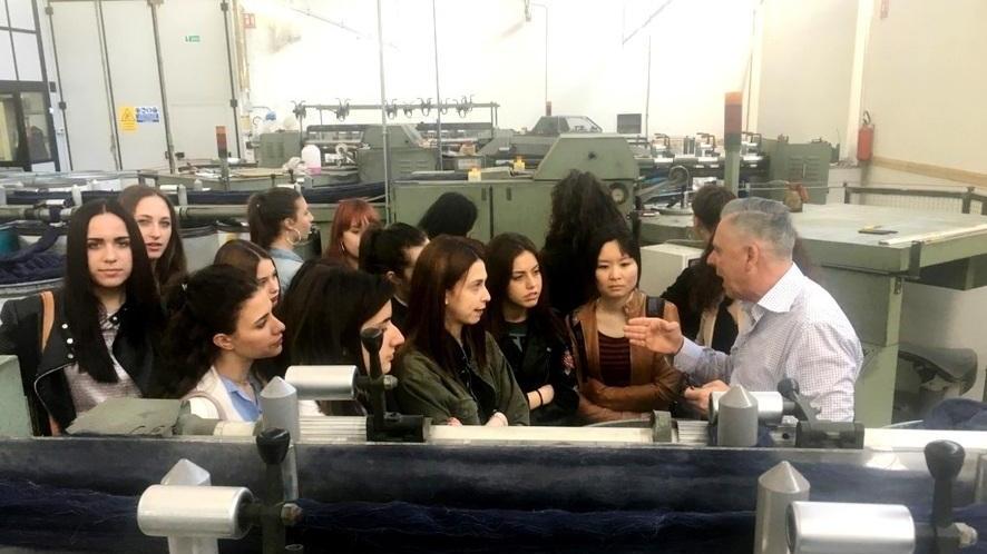 Dal filato al capo finito, gli studenti dentro la filiera