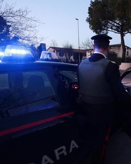 Rissa con la pistola, nel blitz in casa spunta la cocaina