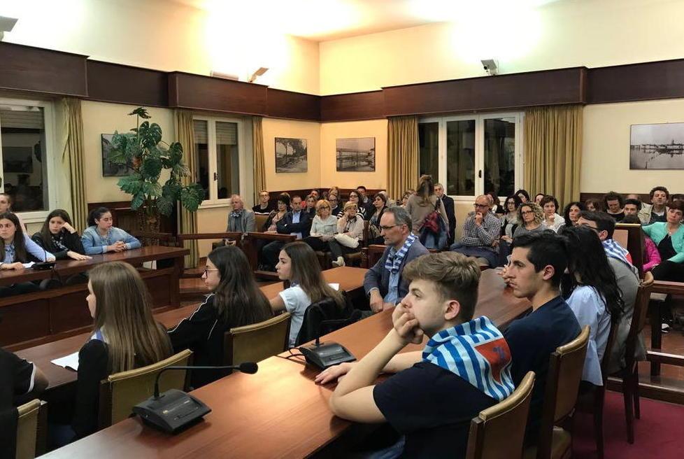Incontro in Comune dopo il viaggio ai campi di sterminio