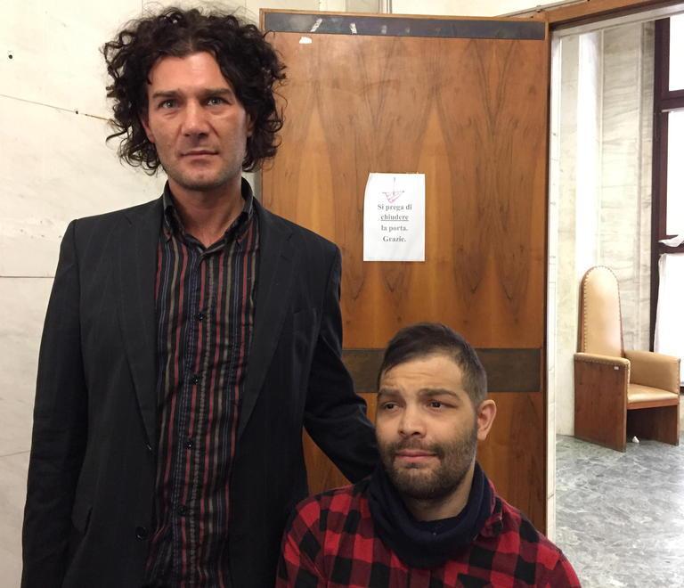 L'avvocato Alessandro Nascente con Iacopo Lazzeri in tribunale a Pisa