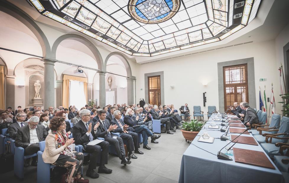 Schiaffo ai familiari delle vittime della strage 