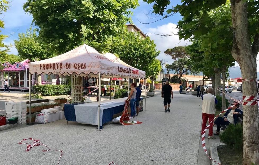 Città invasa dagli stand 