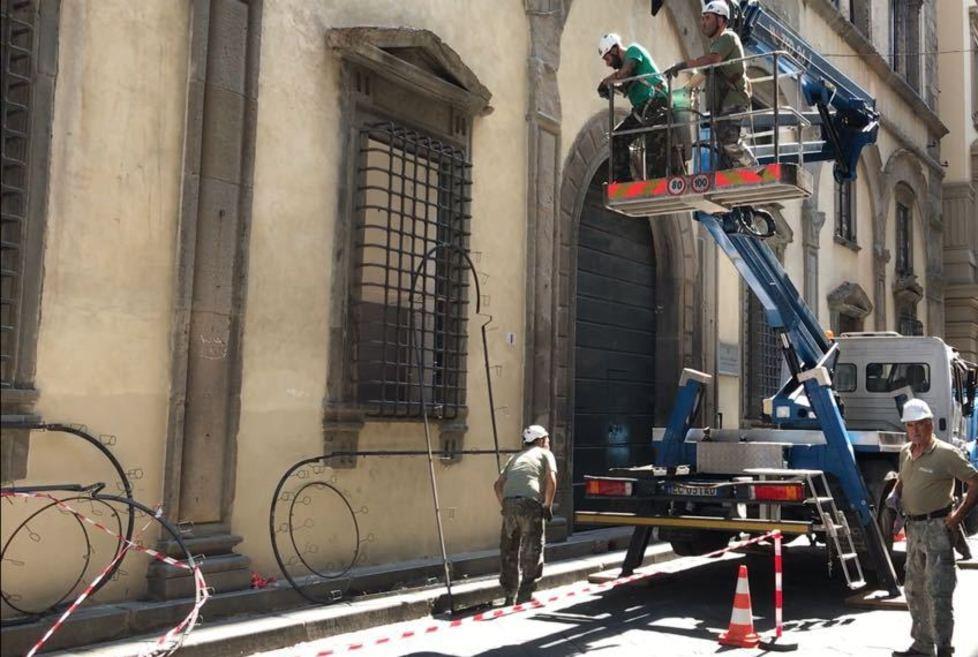 Controlli sui modelli della piattaforma marca «Oil & Steel» 