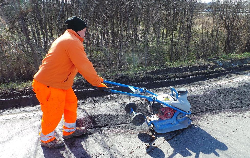Via alle asfaltature delle strade 