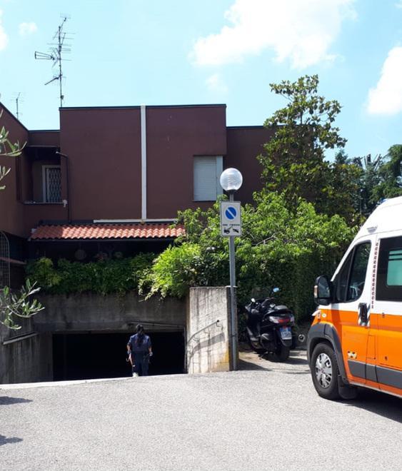 Fa un lavoretto e precipita dalla tettoia 51enne ferito ad una gamba e al polso 