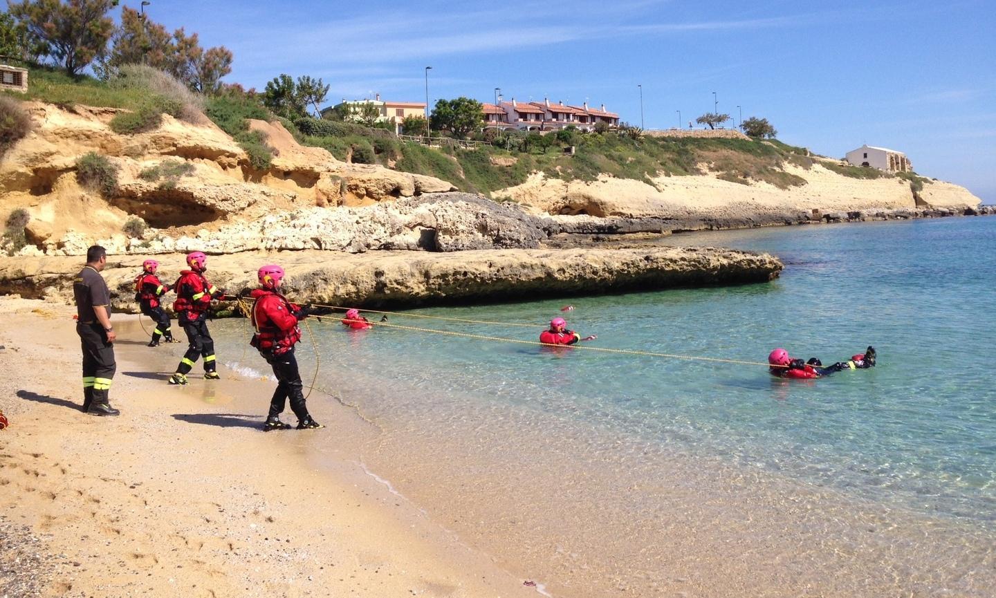 Vigili del fuoco in acqua a Balai