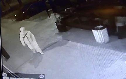 Blitz con tute bianche e volto coperto: svaligiato il Clamaro 