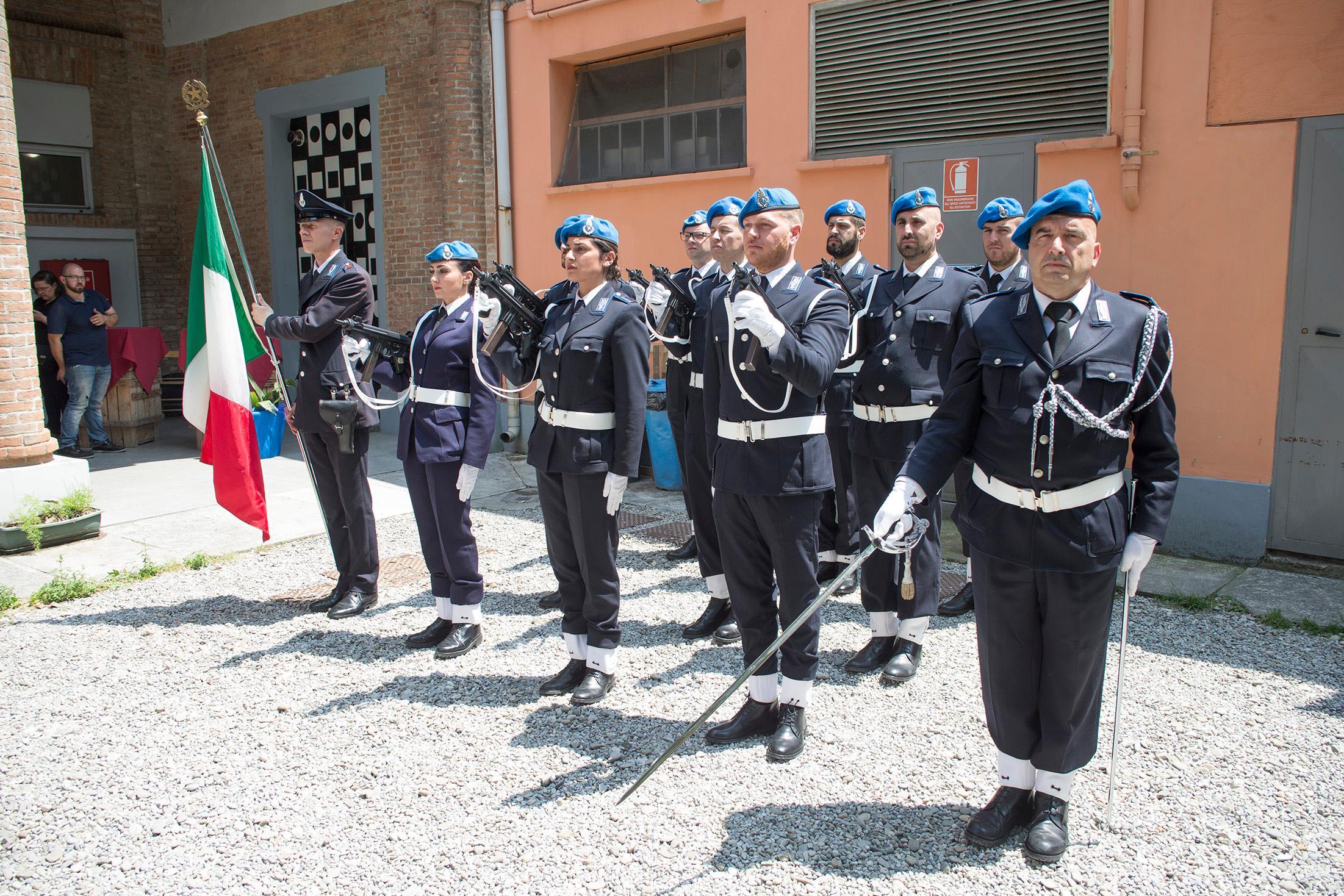 Carcere di Modena, la polizia scopre droga e telefonini in cella 