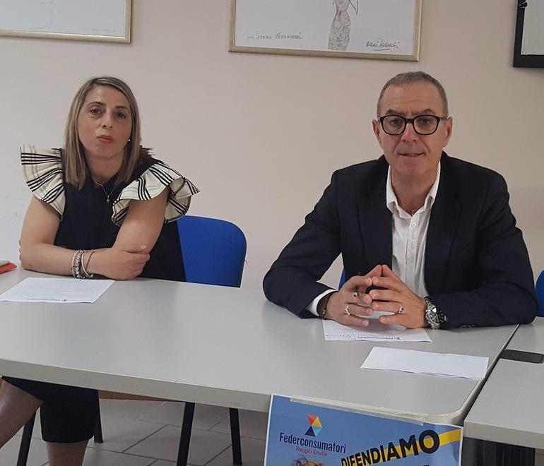 Reggio Emilia, risparmiatori in piazza per lo scandalo diamanti 