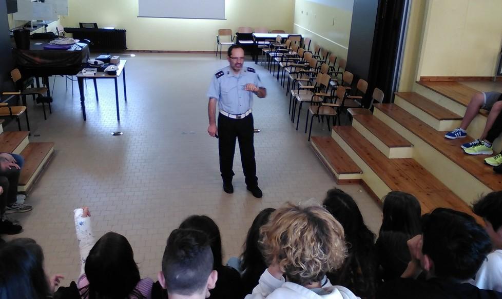 Vezzano, a scuola lezione di legalità con la Municipale