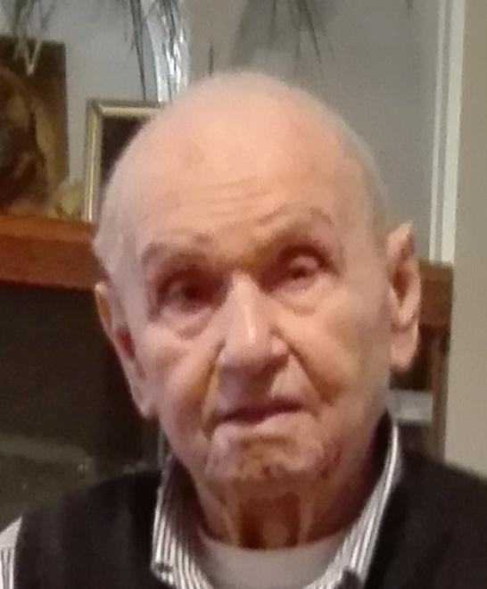 Gino spegne 100 candeline con figli, nipoti e pronipoti 