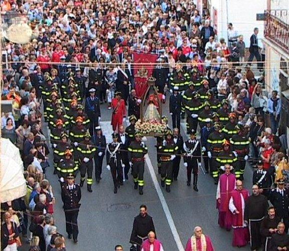 Tutta la città scioglie il suo antico voto all’amata Madonnina 