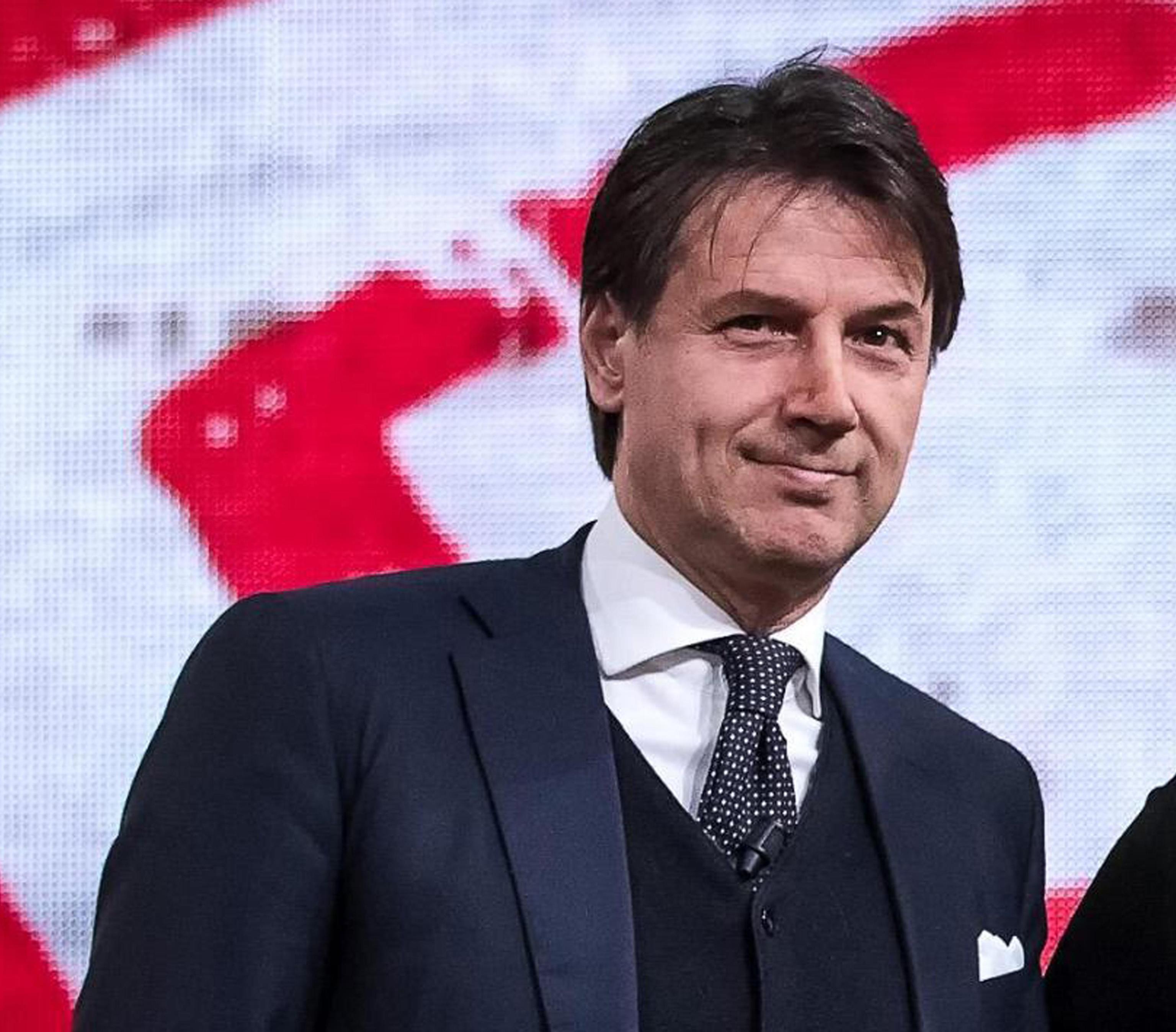 Conte rinuncia e rimette l'incarico esplorativo a Mattarella 