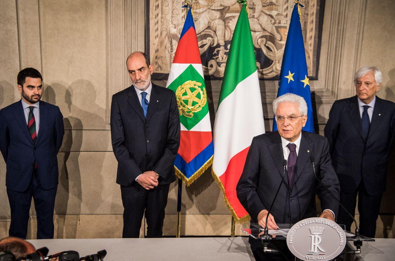 Governo, veto sul ministro: Conte rinuncia. Mattarella chiama Cottarelli. Furia di Lega e 5 stelle 