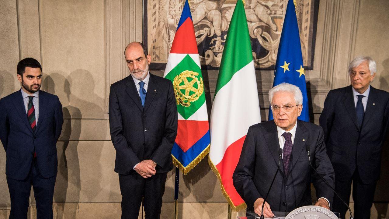 Governo, veto sul ministro: Conte rinuncia. Mattarella chiama Cottarelli. Furia di Lega e 5 stelle
