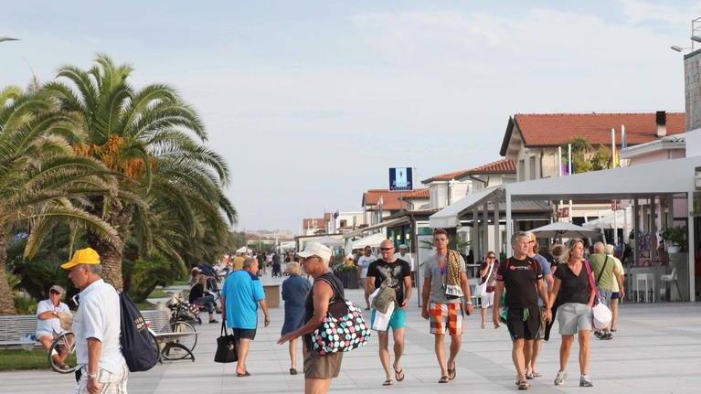 Pubblicizzavano il ristorante maxi multa a nove bagni