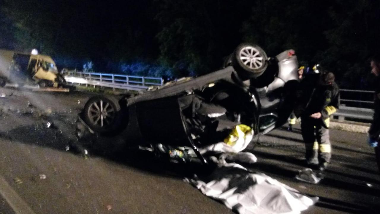 Tragedia sulla statale 63, muore un uomo di 30 anni . FOTO E VIDEO