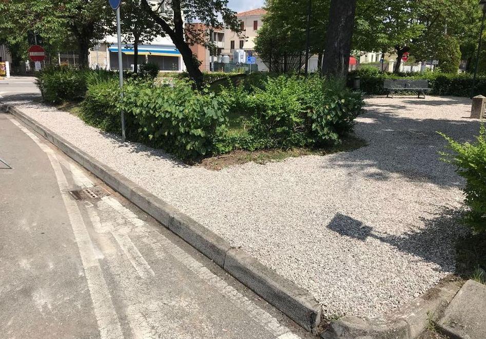 Viali e verde: piazza Gramsci torna nuova