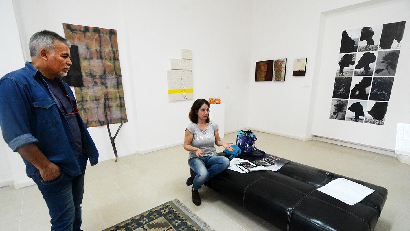 Quattro mura in stazione: l’arte vive accanto ai treni 