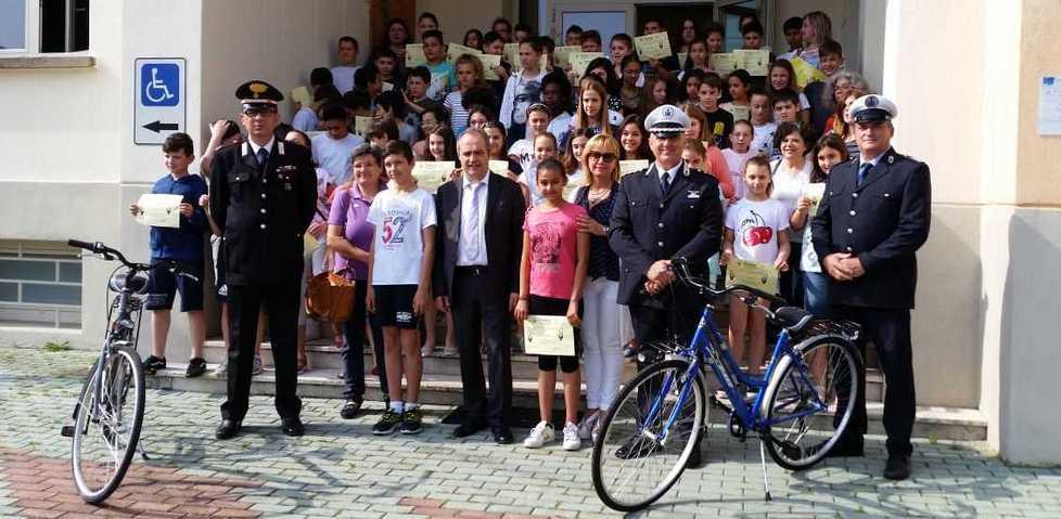 Bimbi con la “patente”, in regalo una bici 