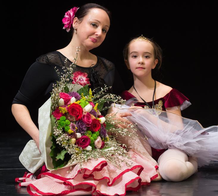 La coreografa Sandrine Mattesco con la figlia