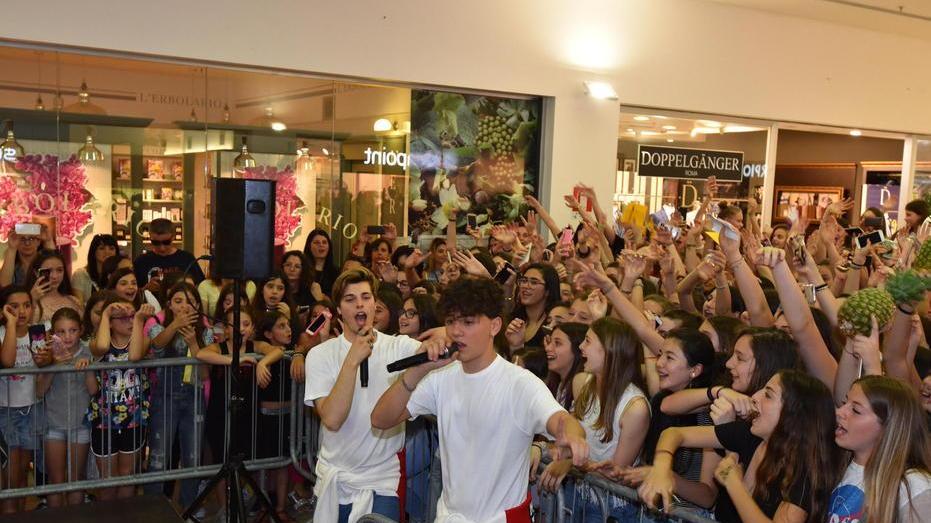 Centinaia di piccoli fan per Virginia, regina di Musical.ly