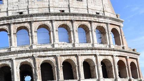 Farsa a Roma, stop al Giro 80 km prima
