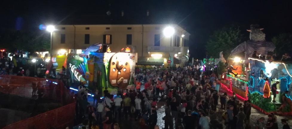 Poggio, successo per il carnevale notturno