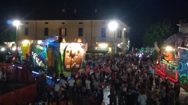 Poggio, successo per il carnevale notturno